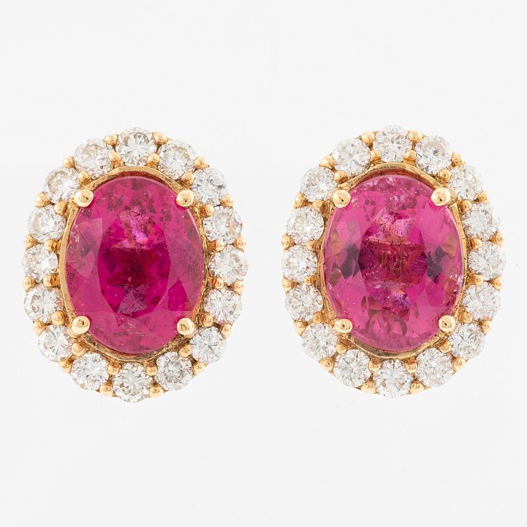 Earrings, a pair, carmosé model, 18K gold with pink tourmalines and brilliant-cut diamonds.