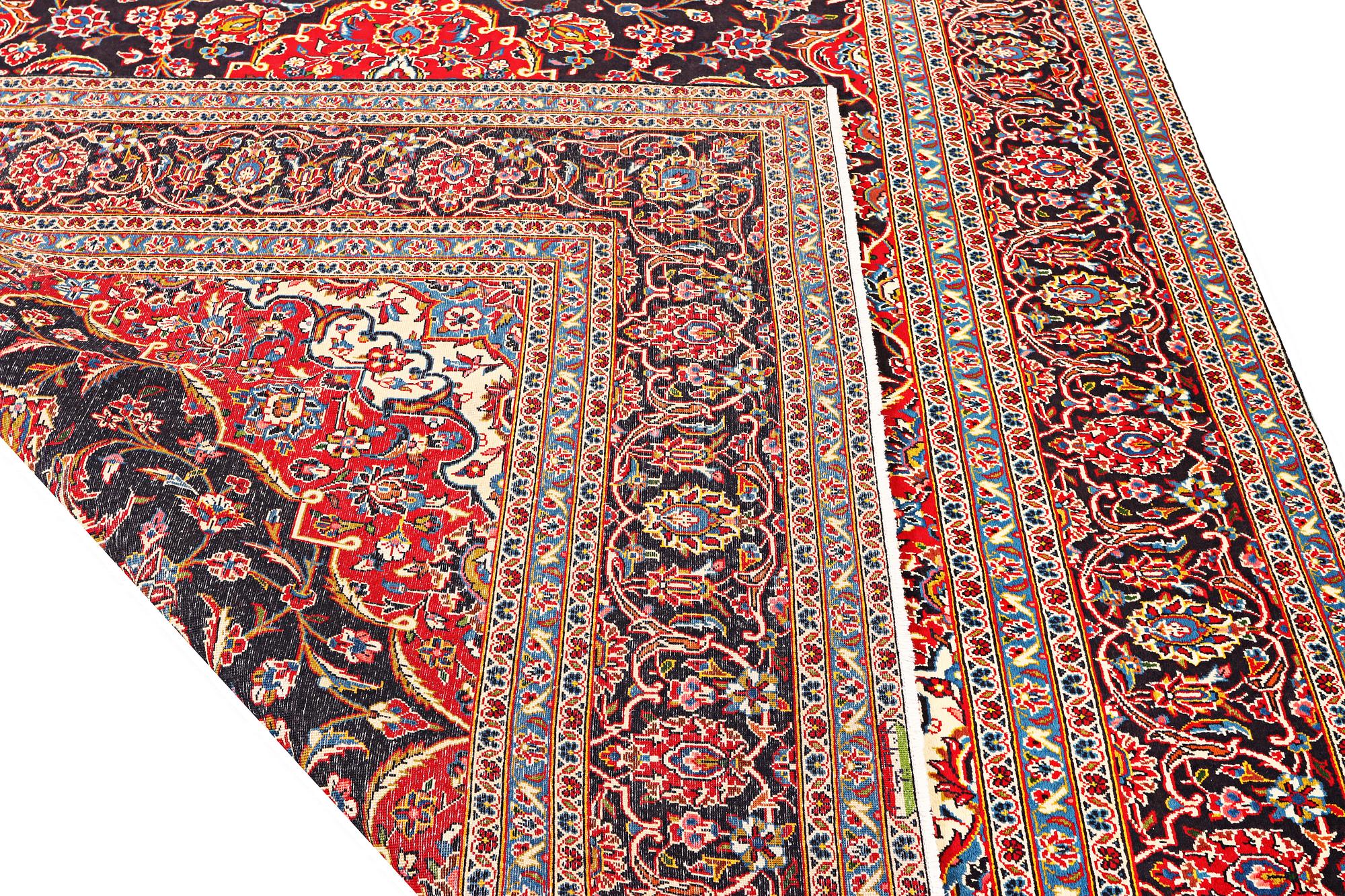 A Keshan carpet, c. 373 x 260 cm.