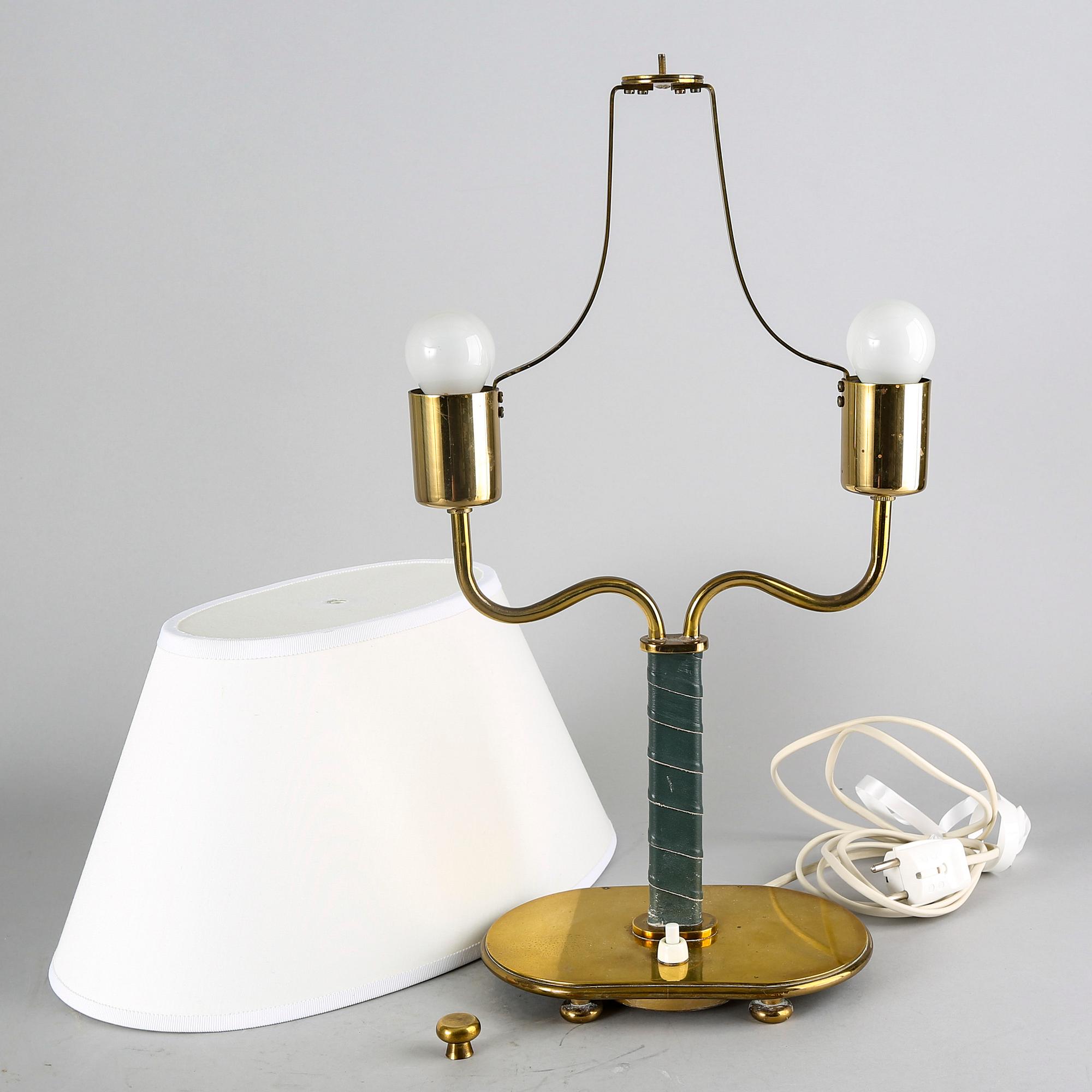 Josef Frank, bordslampa nr 2388 för firma Svenskt Tenn sent 1900-tal.