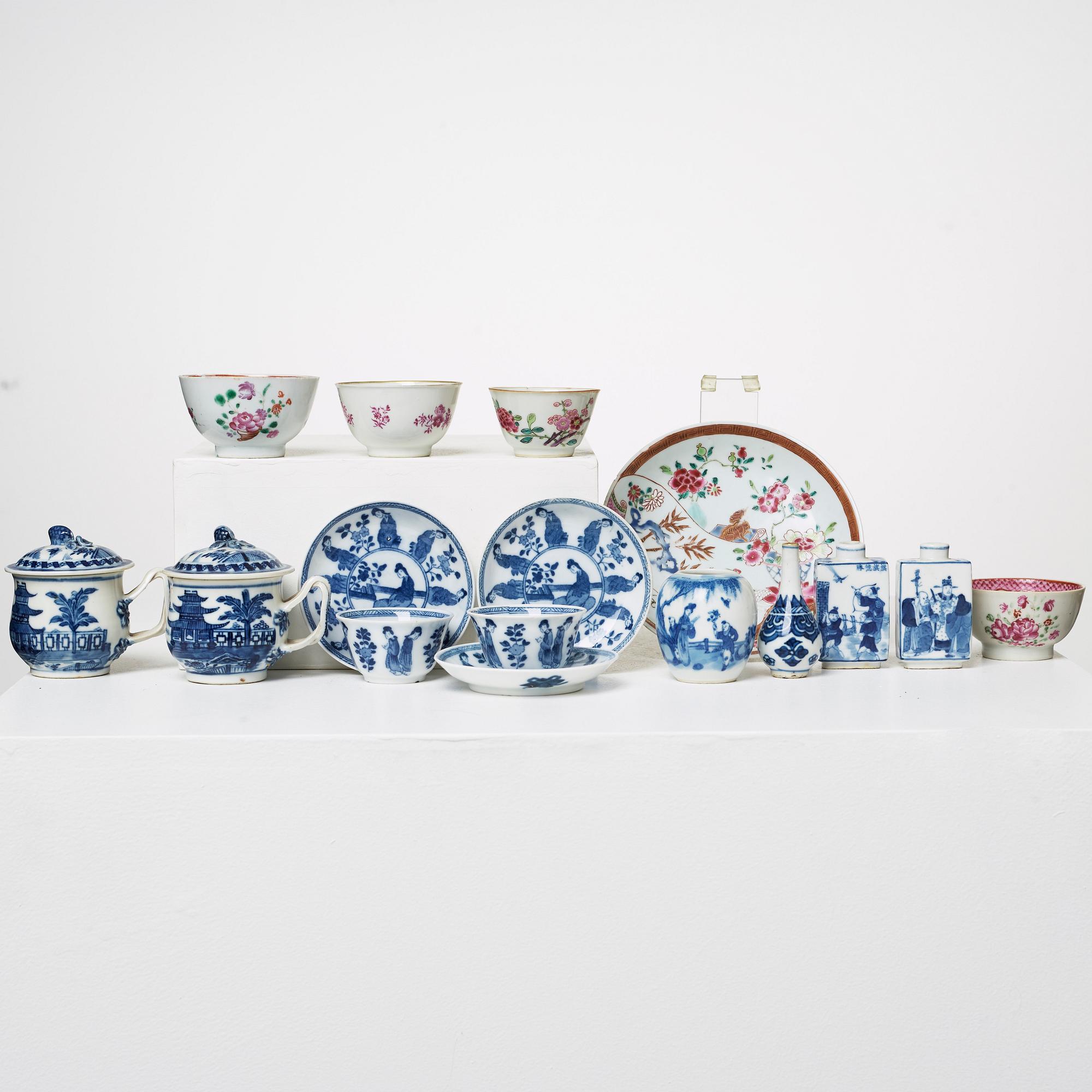 PARTI KINAPORSLIN, 13 delar, 1700-1900-tal.