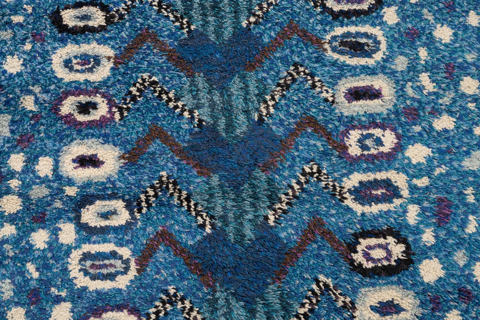 Berit Koenig, matta, "Påfågelsmattan", rya, ca 360 x 245 cm, Svensk Hemslöjd, osignerad.