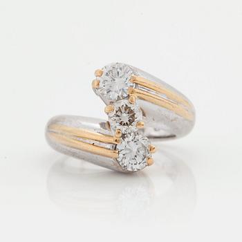 A RING set with round brilliant-cut diamonds.