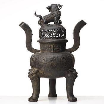 A large bronze censer with cover, presumably late Ming dynasty (1368-1644).