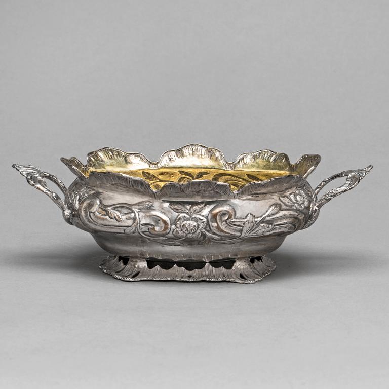 SKÅL PÅ FOT, silver, barock, icke identifierbar mästarstämplar, sannolikt Königsberg, 1700-talets mitt. Vikt ca 420g.