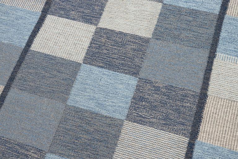 Margareta Åkerberg, matta "Jämtön blå," rölakan, ca 203 x 142 cm,  signerad GHV AB MÅ.