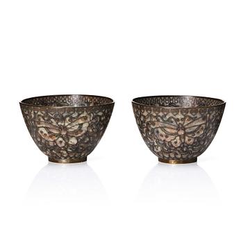 1226. A pair of cloisonné cups, late Qing dynasty.