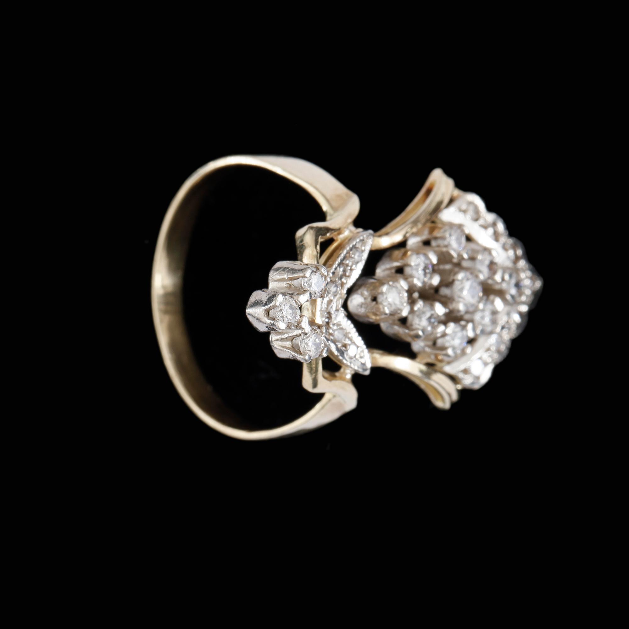 RING, 18k guld med briljantslipade diamanter tot ca0,66ct. Ryska stämplar. Vikt 6g.