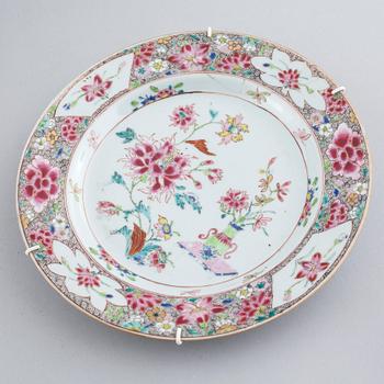 Five polychrome Chinese porcelain plates, Qing dynasty, 18th century.