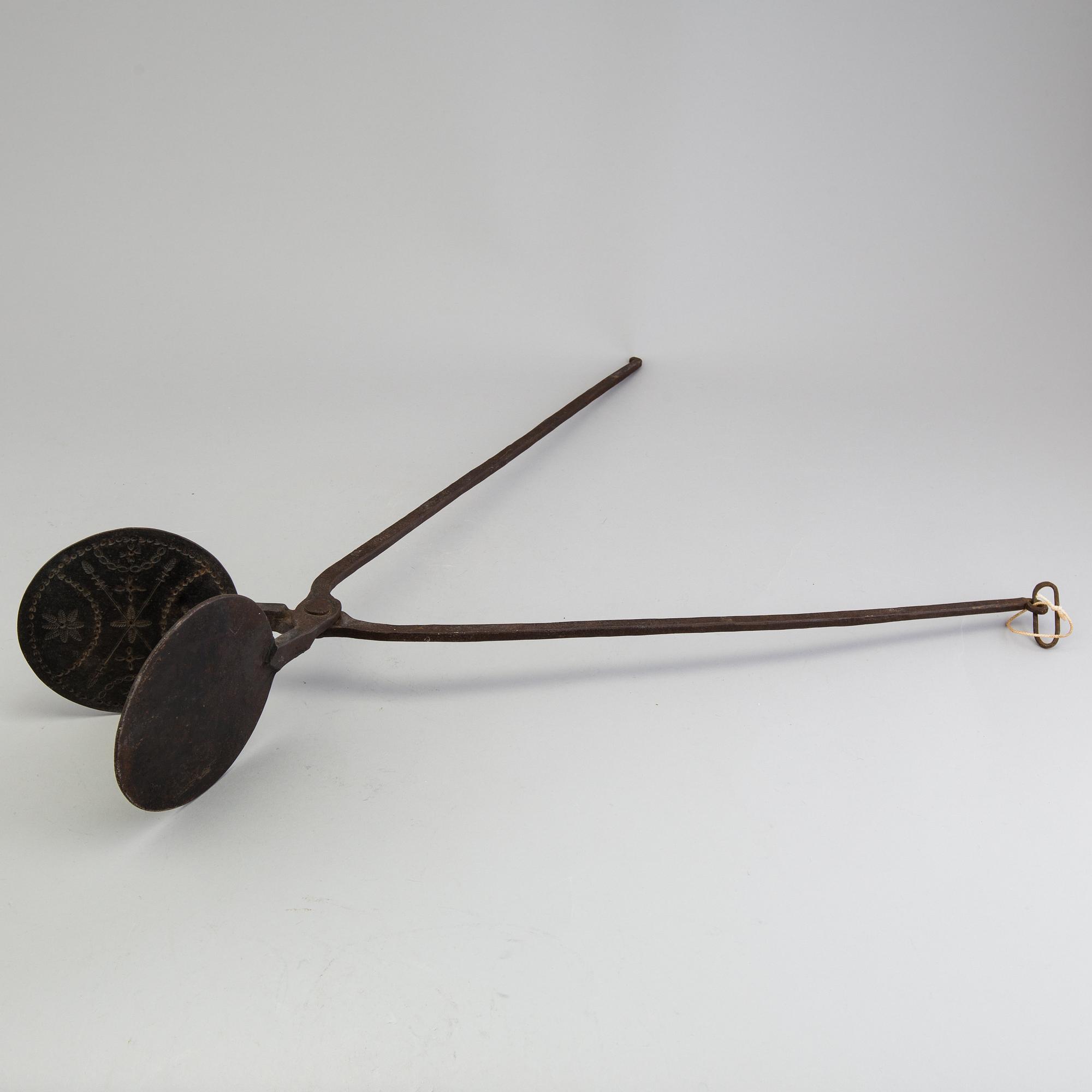 An iron waffle maker 19th century.