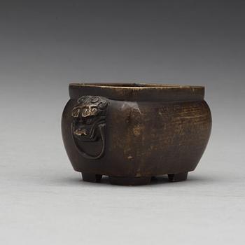 A bronze censer, late Qing dynasty, circa 1900.