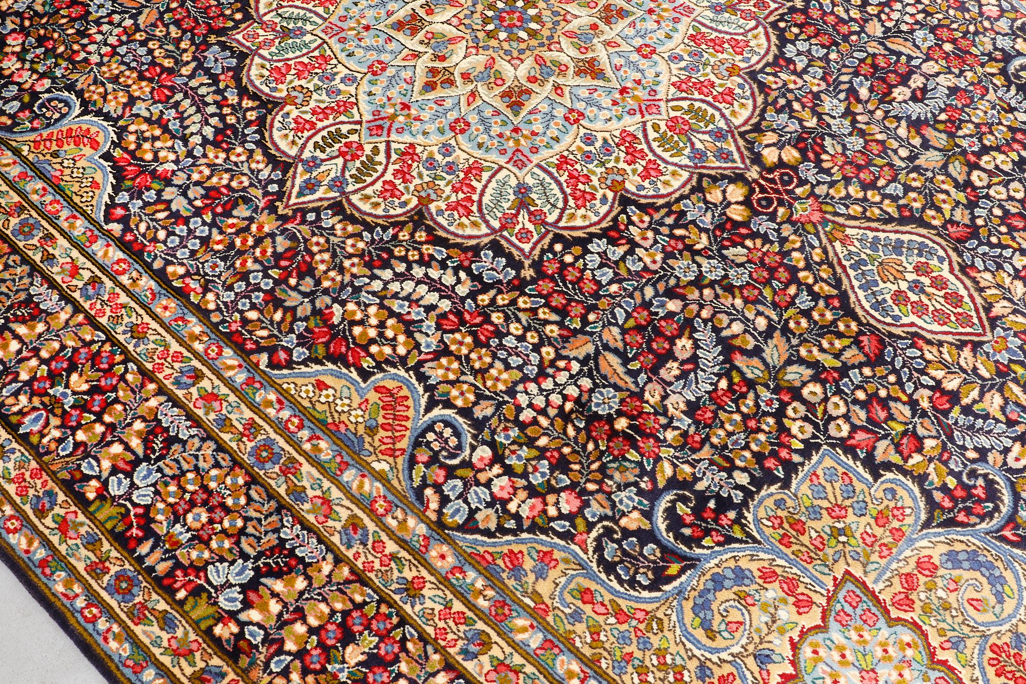 Matto, Kerman Lavar, ca 348 x 243 cm.