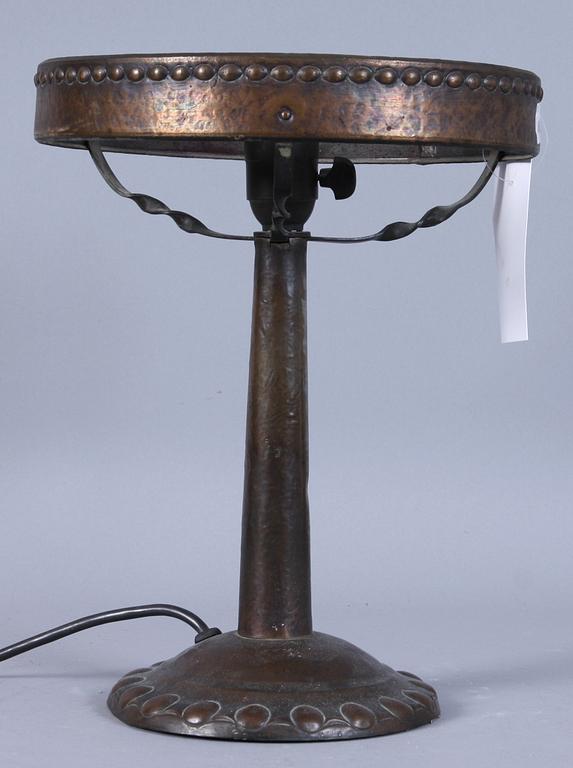 BORDSLAMPA, s k "Strindbergslampa", jugend, 1900-talets fösta kvartal.