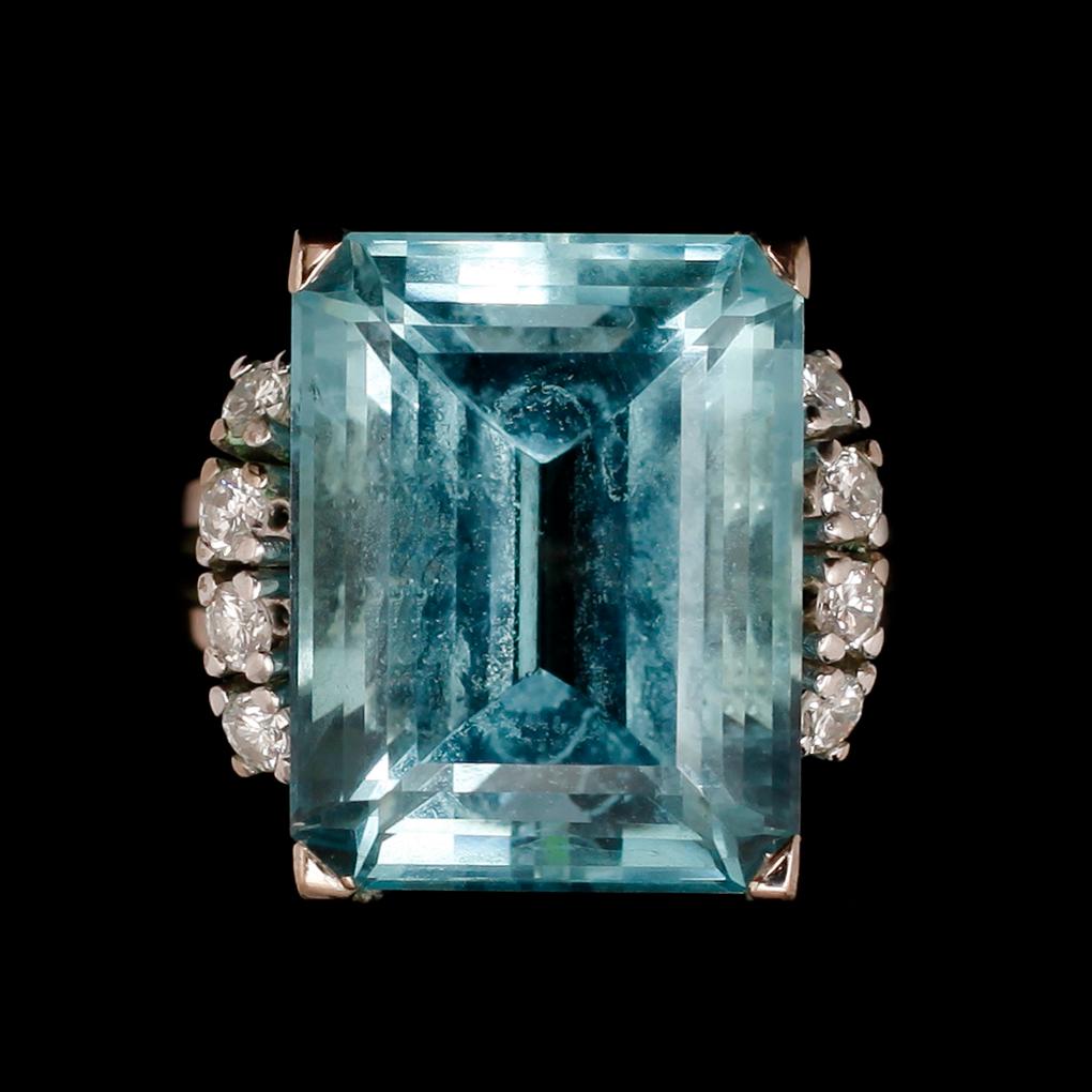 RING, 18 k vitguld, med akvamarin och briljanter.