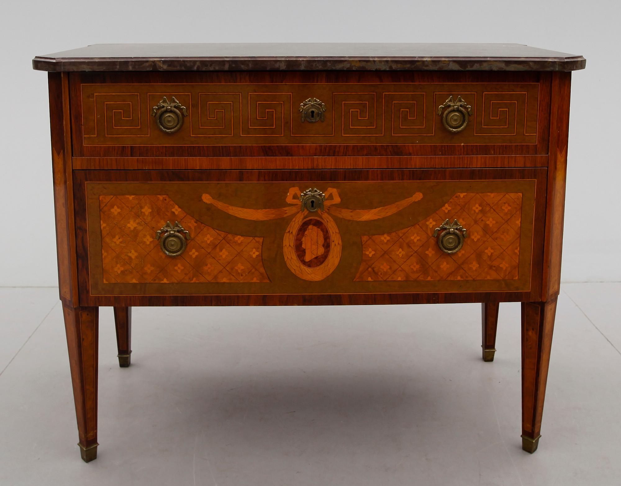 BYRÅ, gustaviansk stil, 1900-tal.