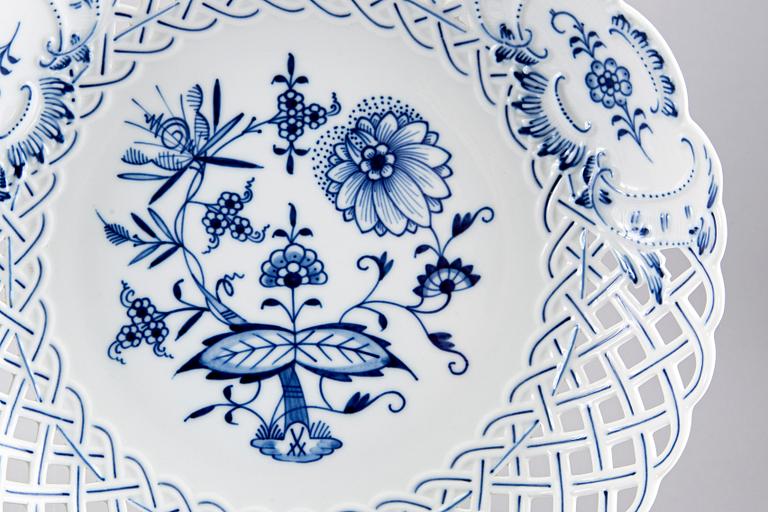 A set of nine pcs of Meissen porcelain service.