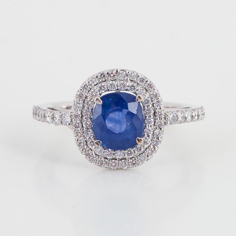 Ring, 18K vitguld med safir och briljanter.
