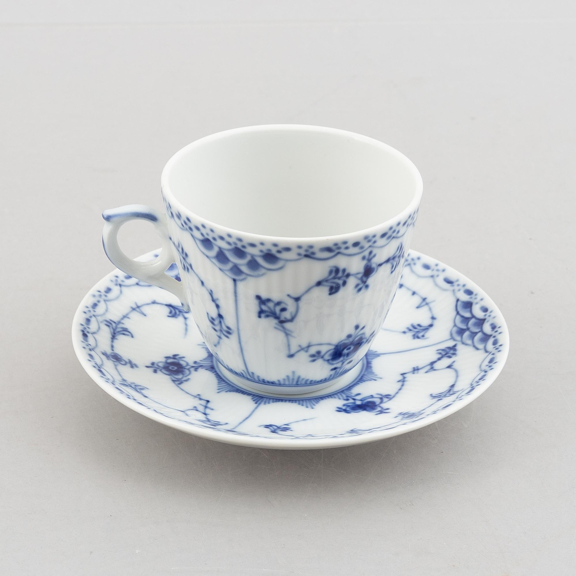 Kaffekoppar med fat, 12 stycken, porslin, "Musselmalet halvblond" modell 719, 1959.