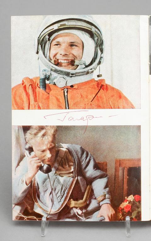 JURI GAGARIN (1934-1968), broschyr med autograf.