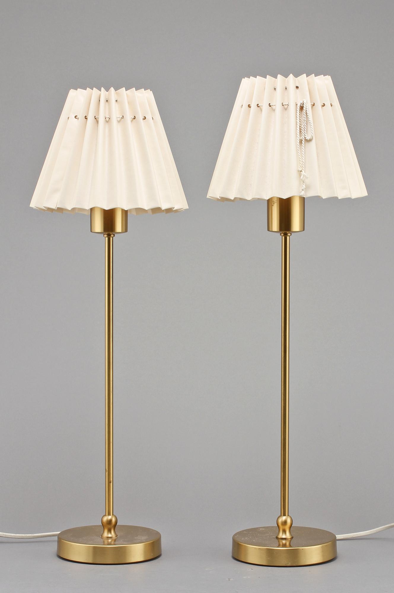 BORDSLAMPOR, ett par, "2332", Josef Frank, Svenskt Tenn, 1900-talets andra hälft.