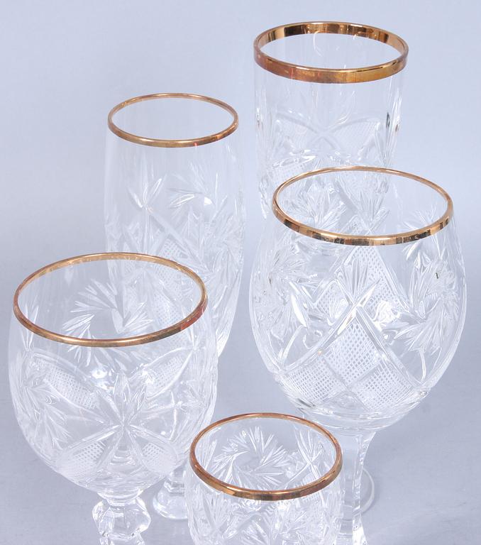 GLASSERVIS, 30 delar, Böhmisk modell, 1900-tal.