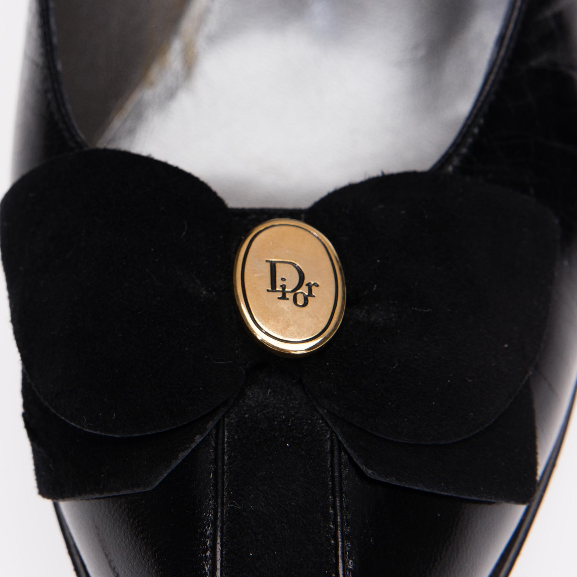 KENGÄT ja VYÖ, Christian Dior.