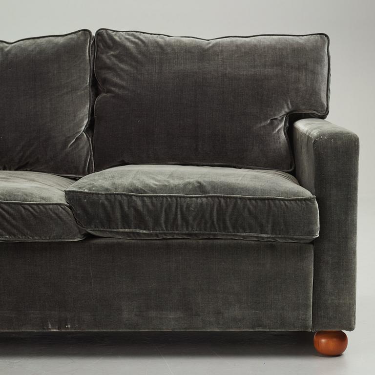 Josef Frank, a model 3031 sofa, Svenskt Tenn, 2015.