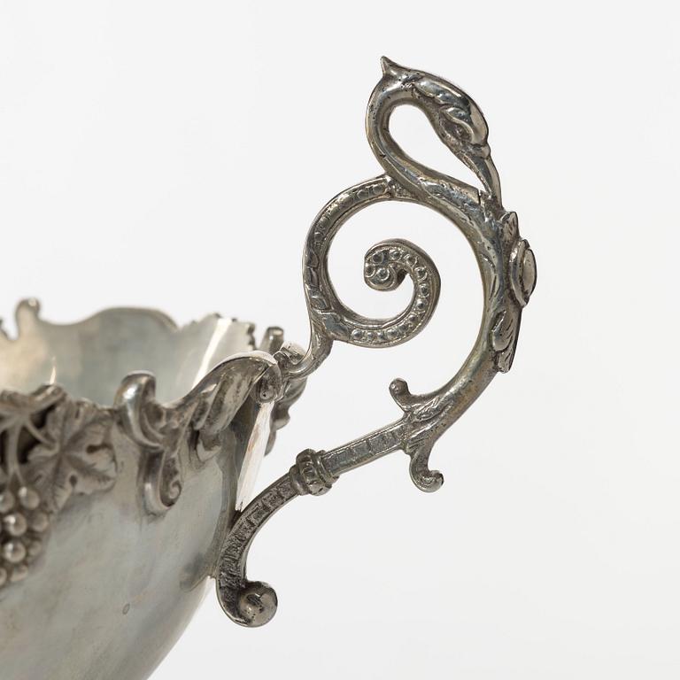 Jardiniere, silver, 1976.