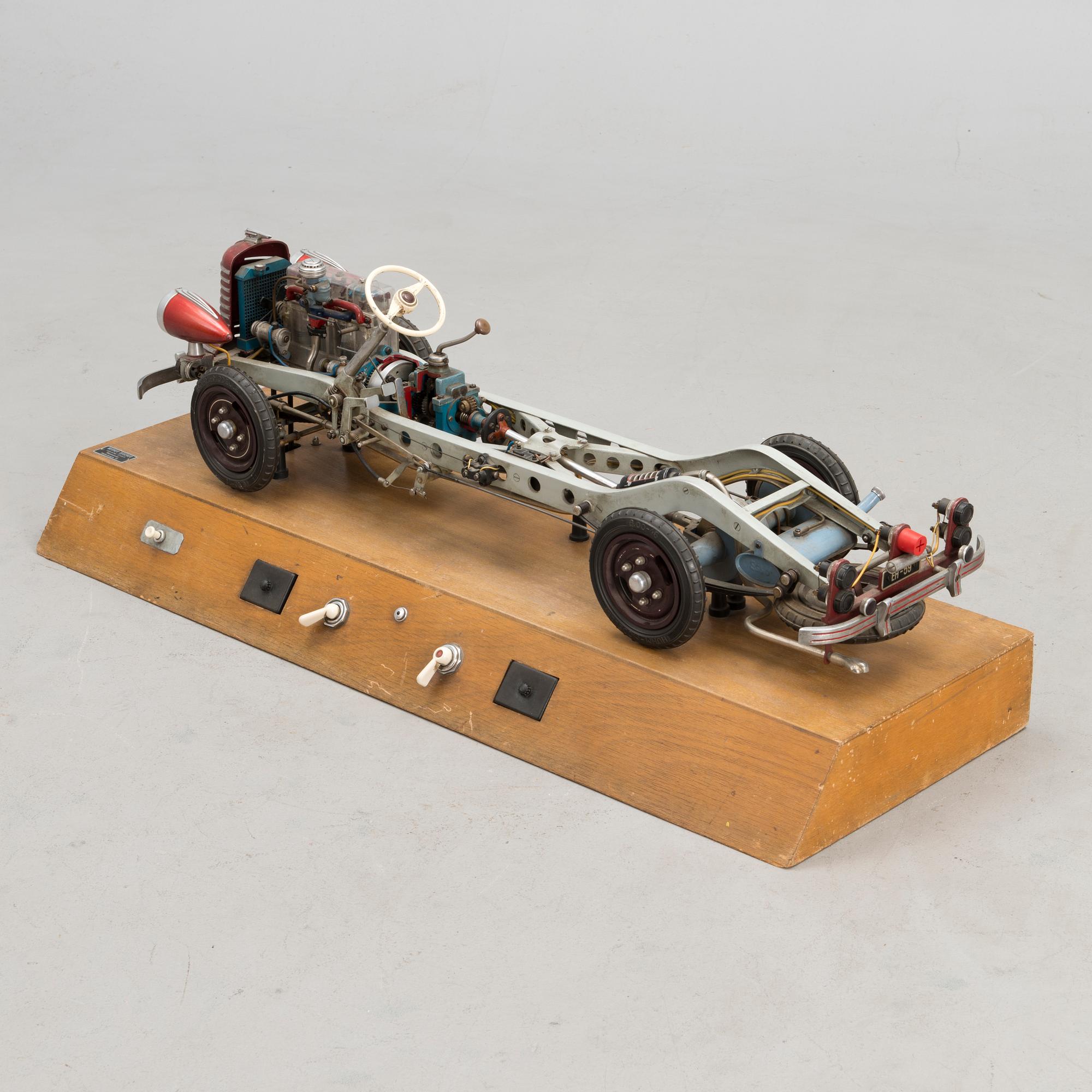 A mid-20th century demonstration model by Werner Degener Lehrmittel GmbH, Hannover,  Germany.