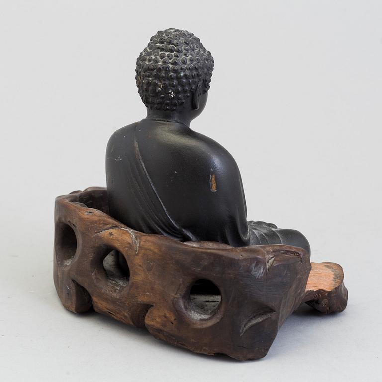 A Japanese bronze buddha, early 20th century.