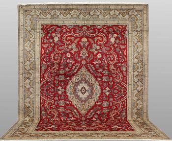 A Keshan carpet, approx. 415 x 300 cm.