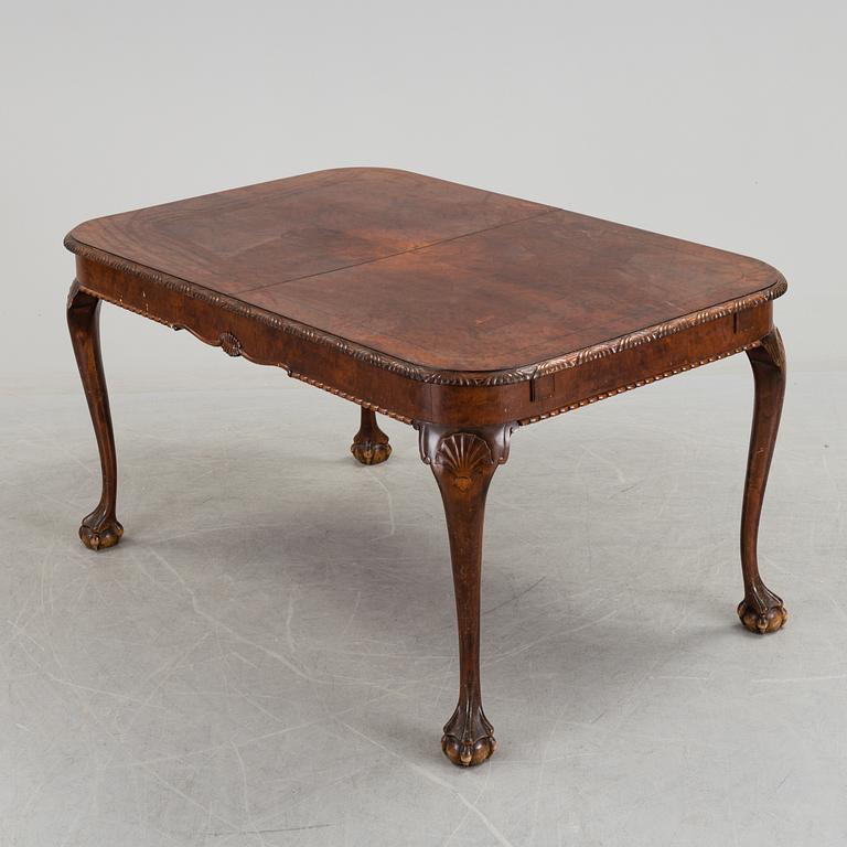 A 1920's 7 piece Chippendale-style dining group.