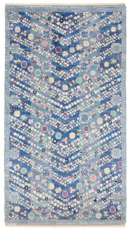 CARPET. "Violetta blå". Tät rya (knotted pile). 262 x 141,5 cm. Signed AB MMF BN.