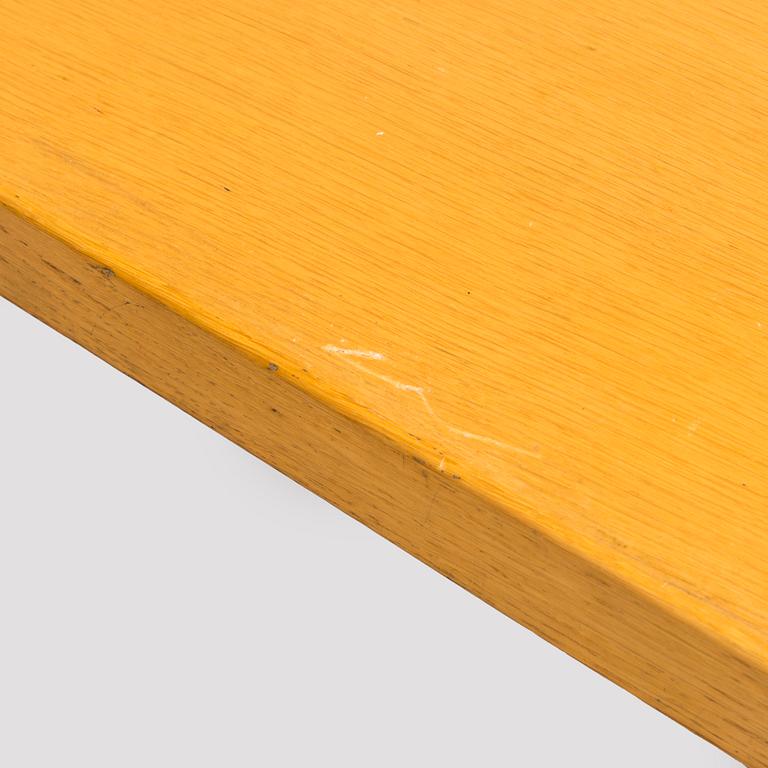 Alvar Aalto, matbord / konferensbord, modell E86, för Artek, 1900-talets senare hälft.