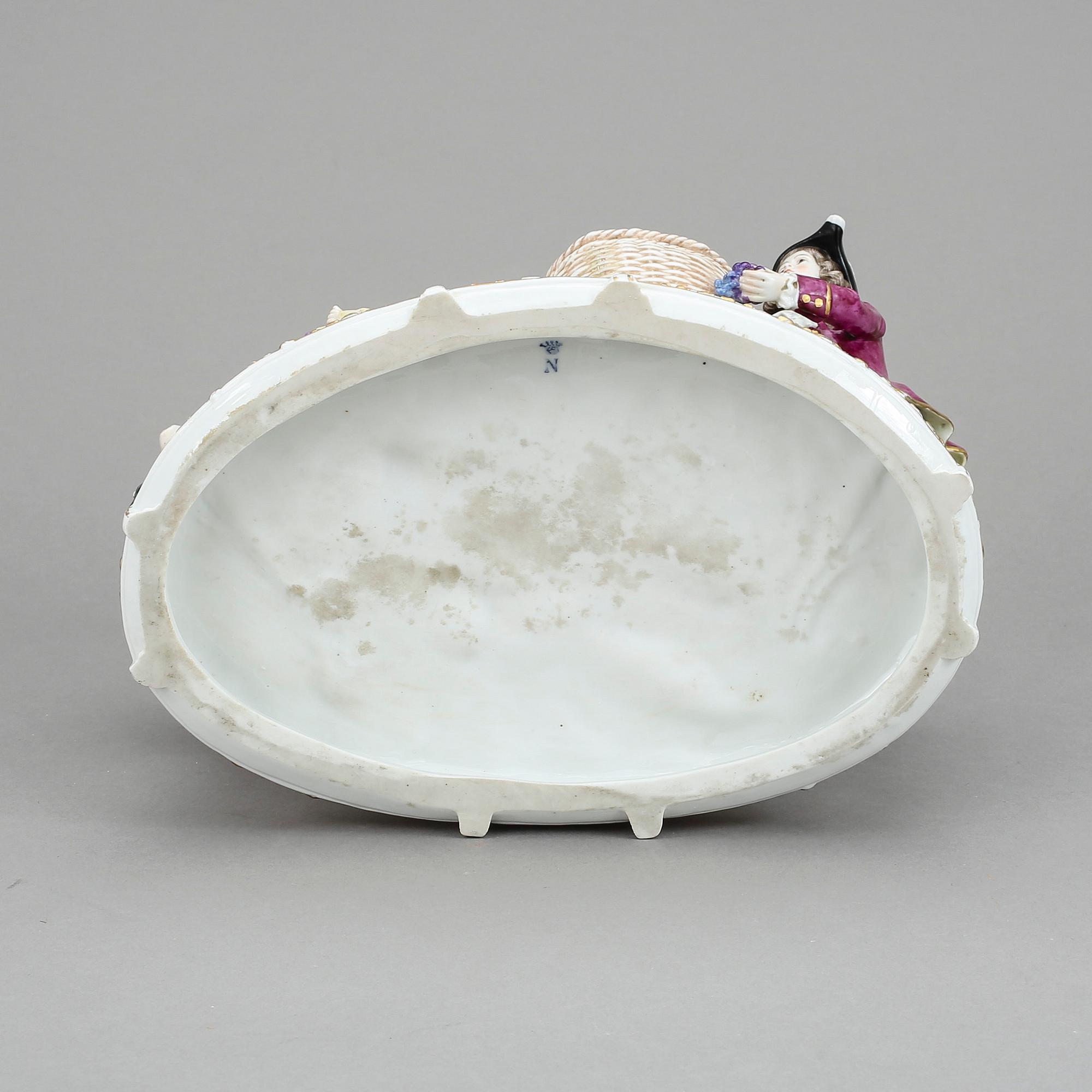 FIGURIN, porslin, Capodimonte, 1900-talets första hälft.