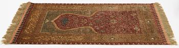 Matta, antik silke Kum Kapi med metallbroschering, Istanbul omkring 1910, "Sultan's Head Prayer" design.