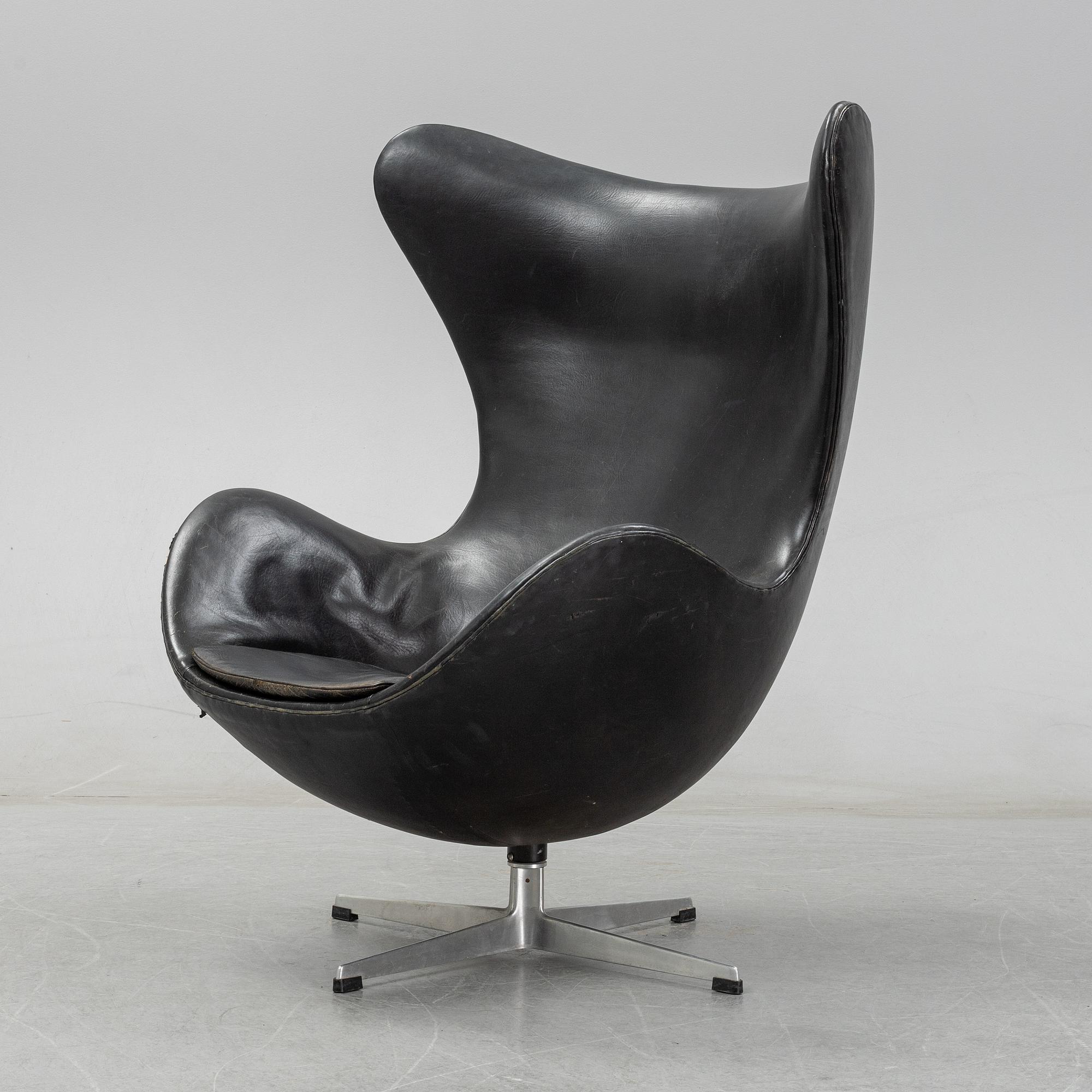 ARNE JACOBSEN, A easy chair "Egg chair" designed for Fritz Hansen, Denmark.