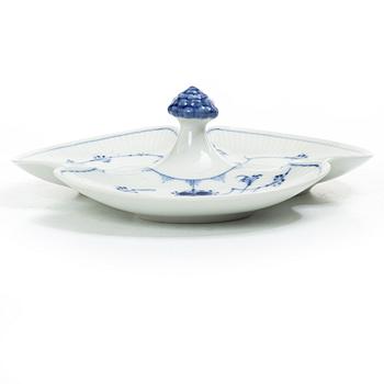 Royal Copenhagen, A 'Blue Fluted Plain' (Musselmalet riflet) porcelain cabaret dish, model 461, 1966.