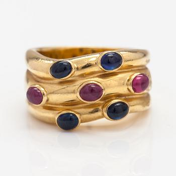 An 18K gold ring with rubies and sapphires. Import marked Torbjörn Tillander, Helsinki 1991.