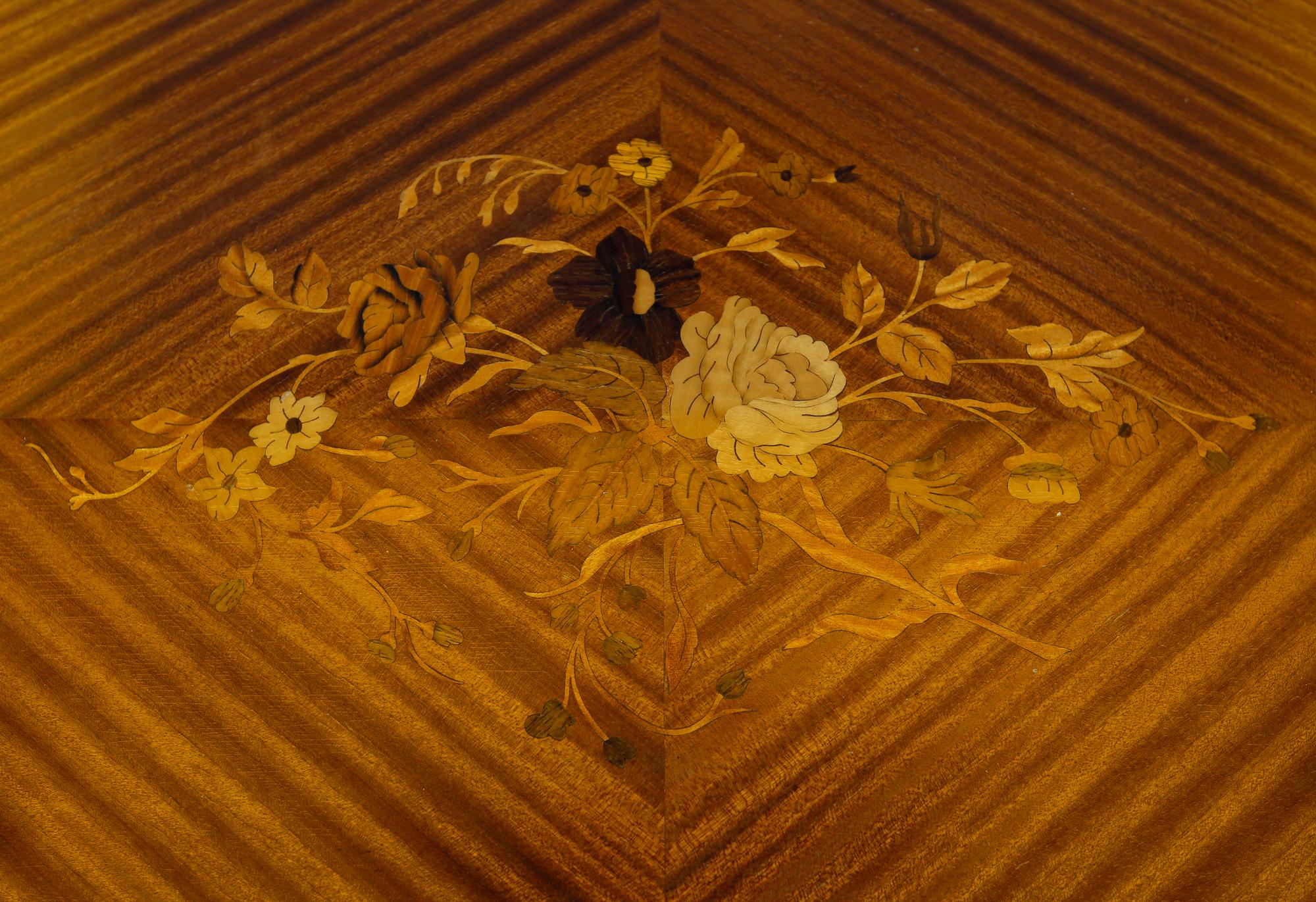 SKRIVBORD, rokokostil, 1900-talets mitt.
