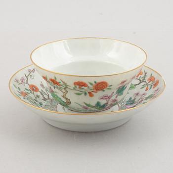 A porcelain cup with saucer, China, late Qing dynasty, around 1900.