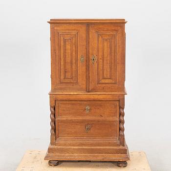 skåp barockstil 1800-tal.