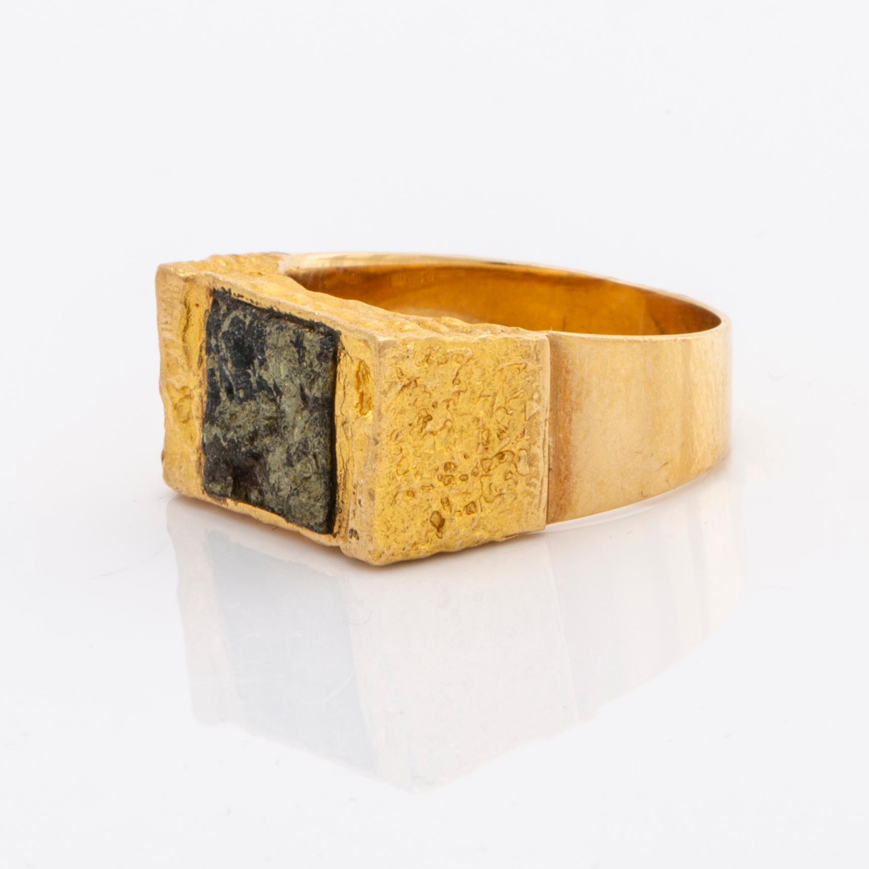 LAPPONIA 18K gold and copper ore, set of ring cufflinks and tie-pin, total weight 33,0 g, Finland 1988, design"Guldsten".