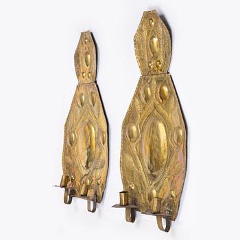 A pair of Baroque style light plates, 19th century.
