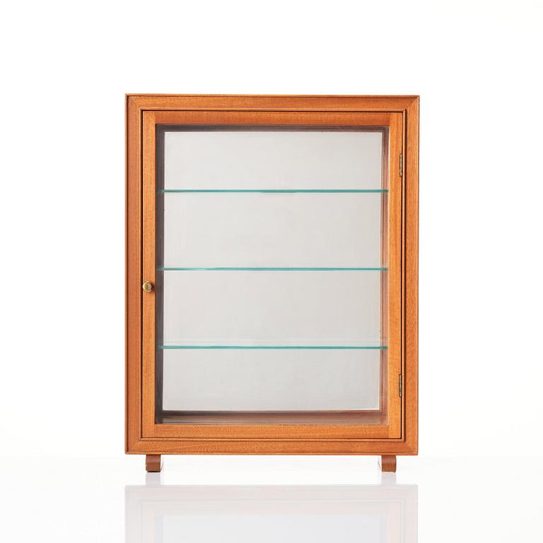 Josef Frank, a mahogany table showcase cabinet, model '2069', Svenskt Tenn, before 1985.