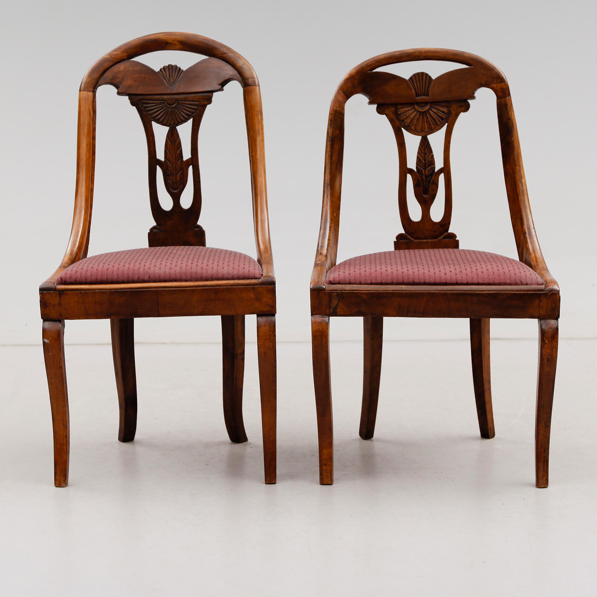 STOLAR, 2 st snarlika, England, 1800-talets andra hälft.