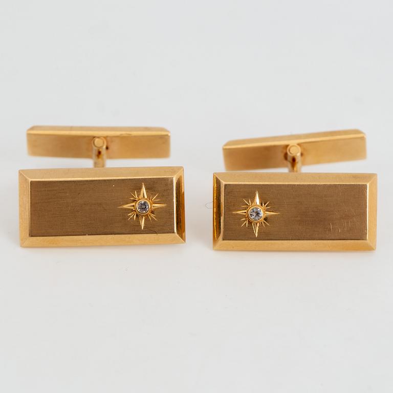 18K gold cufflinks and tie clip.