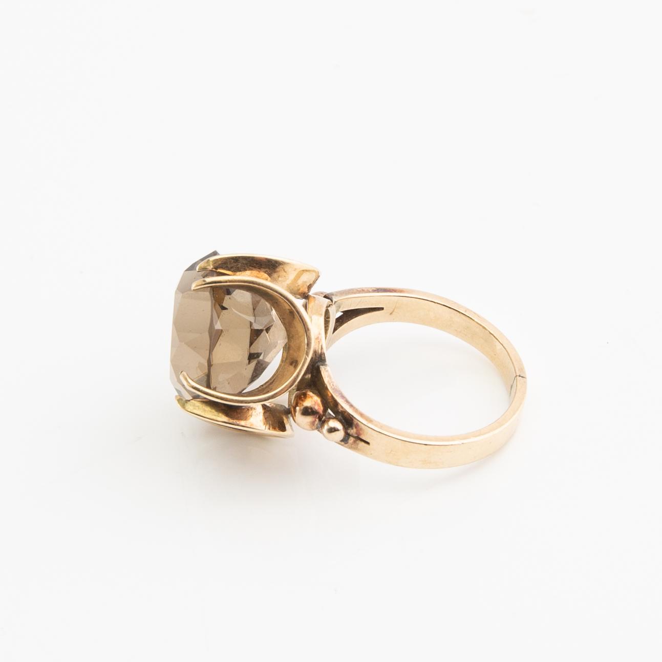 Ring, 18K gold with smoky quartz.