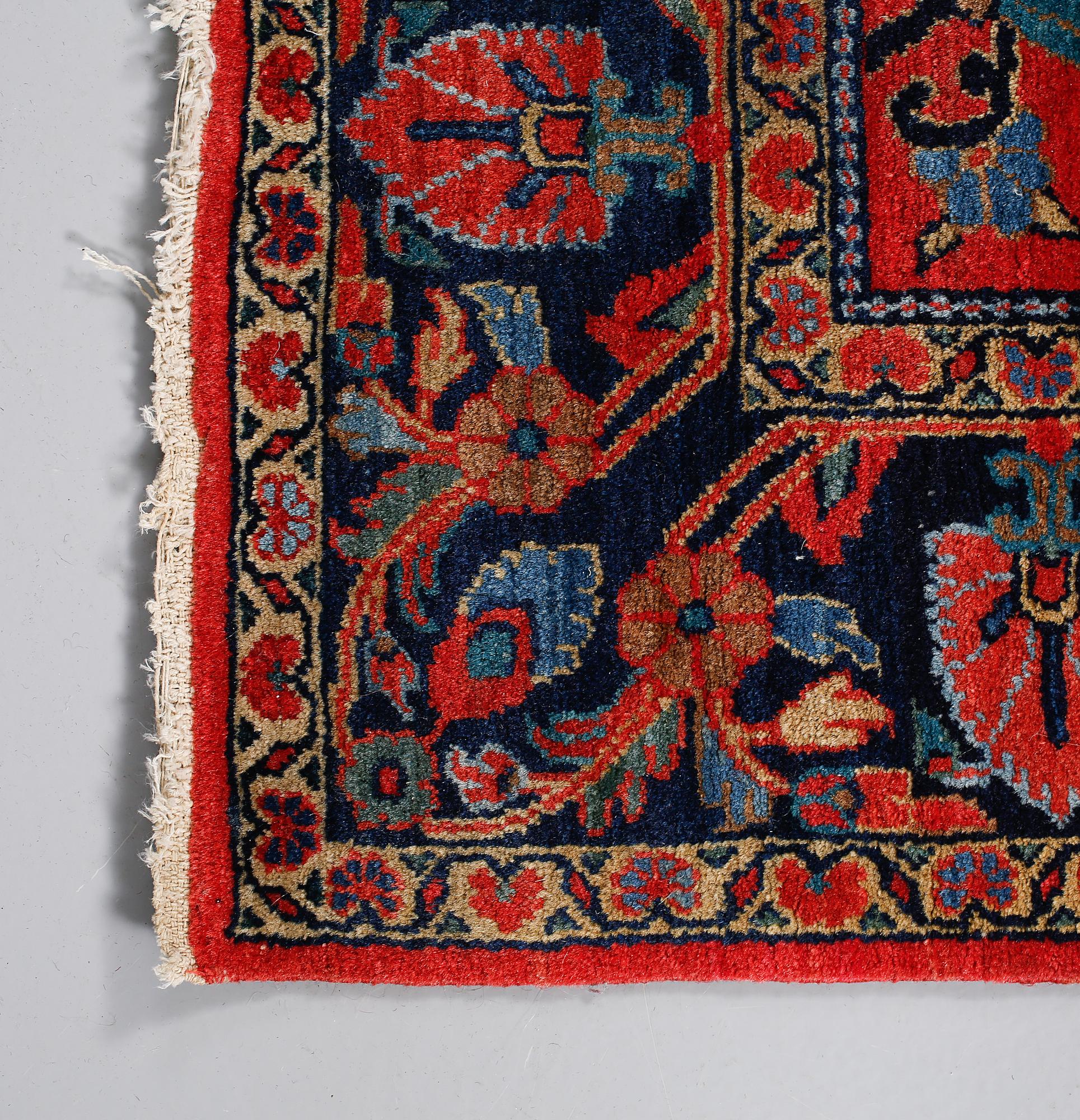 MATTA, orientalisk, troligen old, ca 200 x 124 cm.
