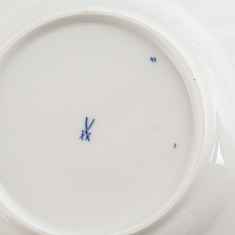 A 17-piece porcelain coffee set, "Zwiebelmuster", Meissen, Germany.