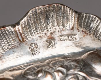 SKÅL PÅ FOT, silver, barock, icke identifierbar mästarstämplar, sannolikt Königsberg, 1700-talets mitt. Vikt ca 420g.